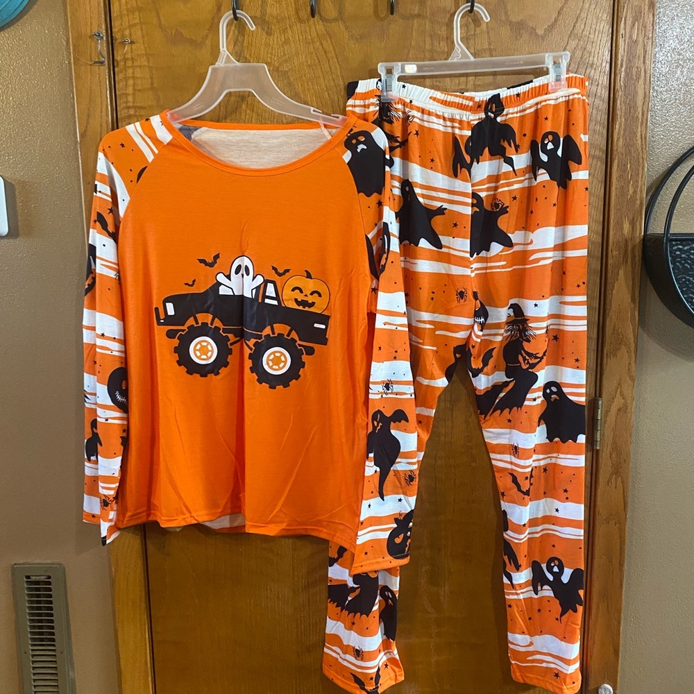 NWT Adult Ghost Orange and White PJ/Lounge Set, Size Large